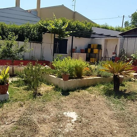 House In The Country Guest House Vatos Luaran gambar